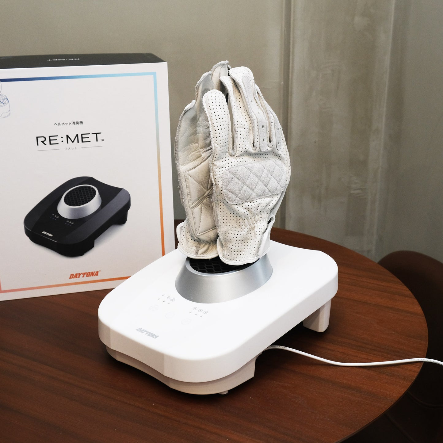 ヘルメット乾燥・消臭器「RE:MET」